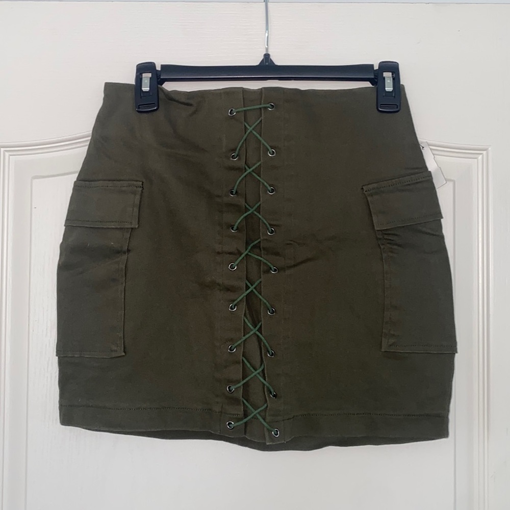 Akira green skirt with pockets, size L